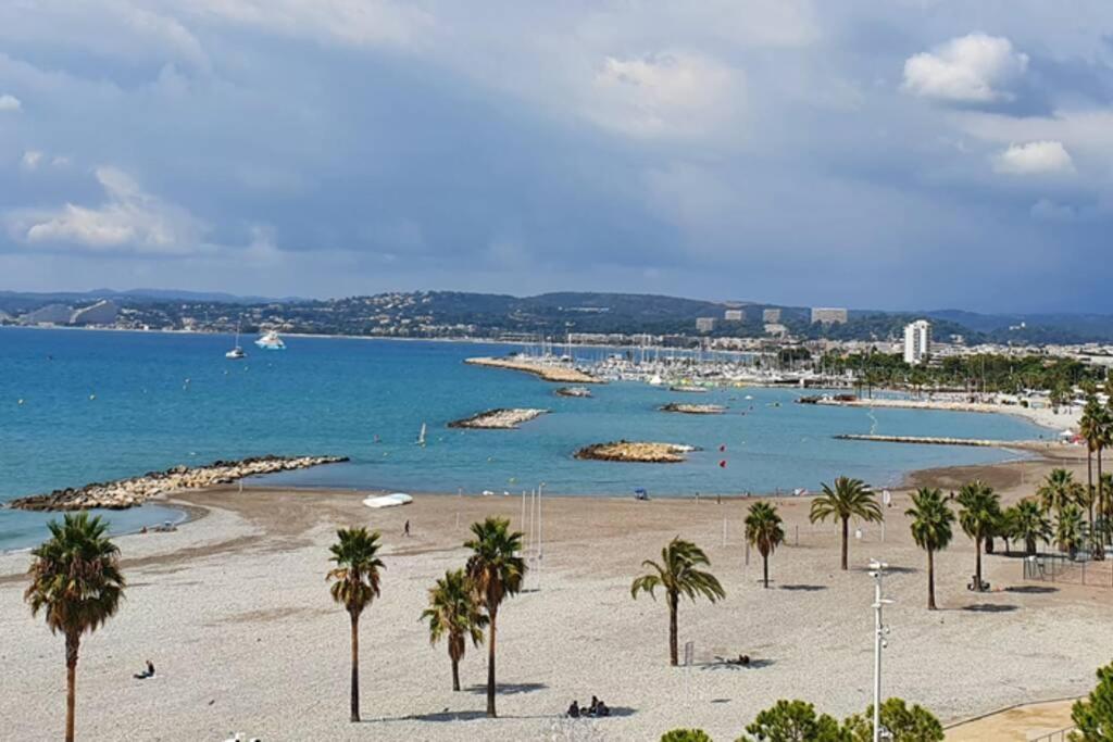 سا لُرون دو فار Superbe Appartement Plage Saint-Laurent Du Var المظهر الخارجي الصورة