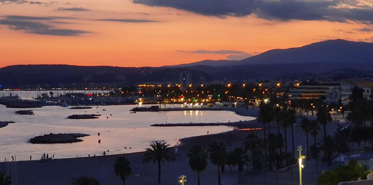 سا لُرون دو فار Superbe Appartement Plage Saint-Laurent Du Var المظهر الخارجي الصورة
