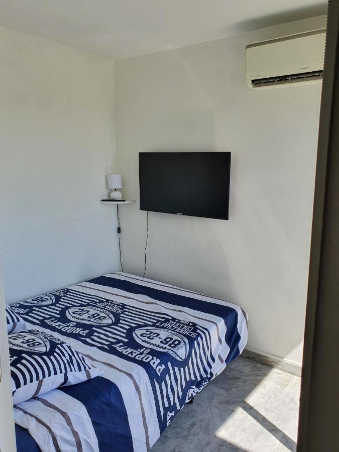 سا لُرون دو فار Superbe Appartement Plage Saint-Laurent Du Var المظهر الخارجي الصورة