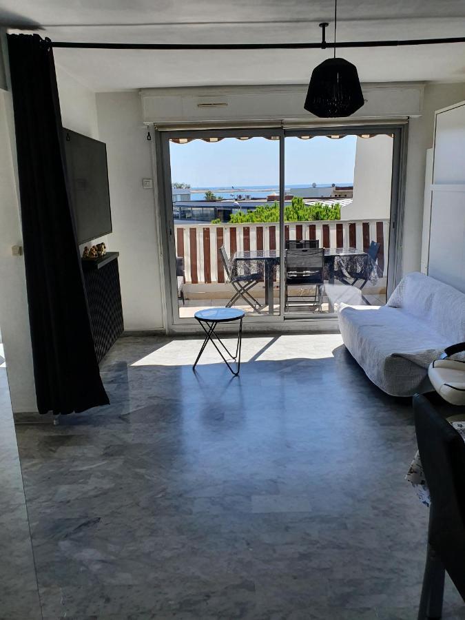 سا لُرون دو فار Superbe Appartement Plage Saint-Laurent Du Var المظهر الخارجي الصورة