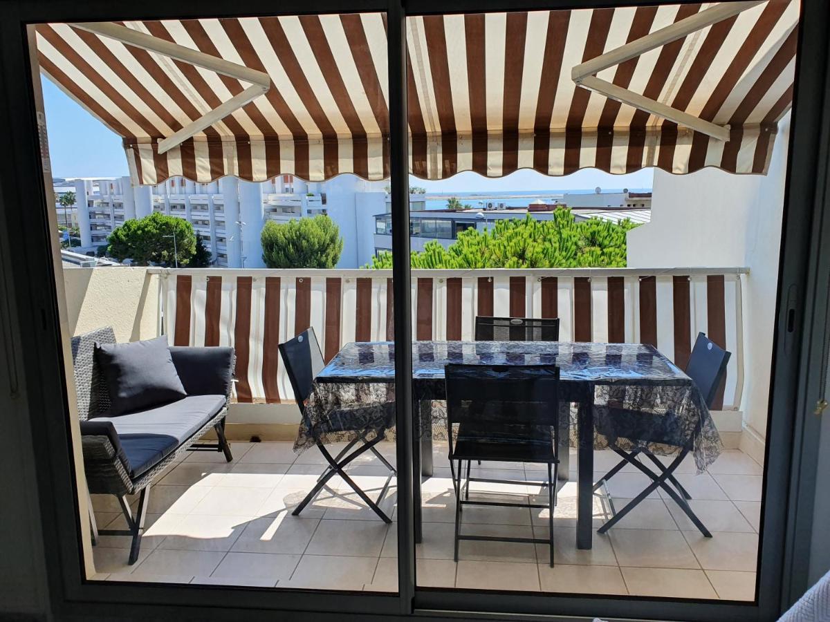 سا لُرون دو فار Superbe Appartement Plage Saint-Laurent Du Var المظهر الخارجي الصورة