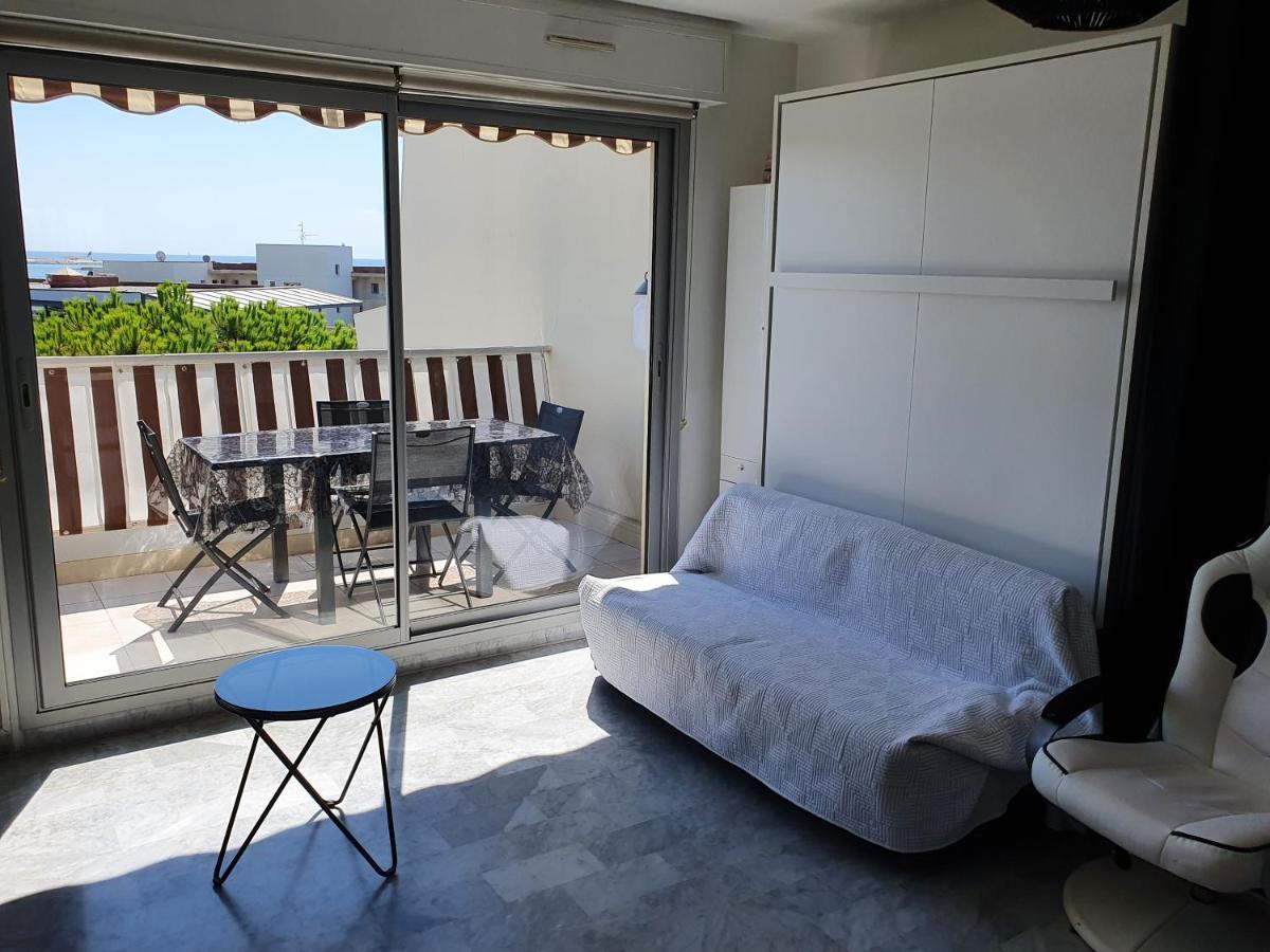 سا لُرون دو فار Superbe Appartement Plage Saint-Laurent Du Var المظهر الخارجي الصورة