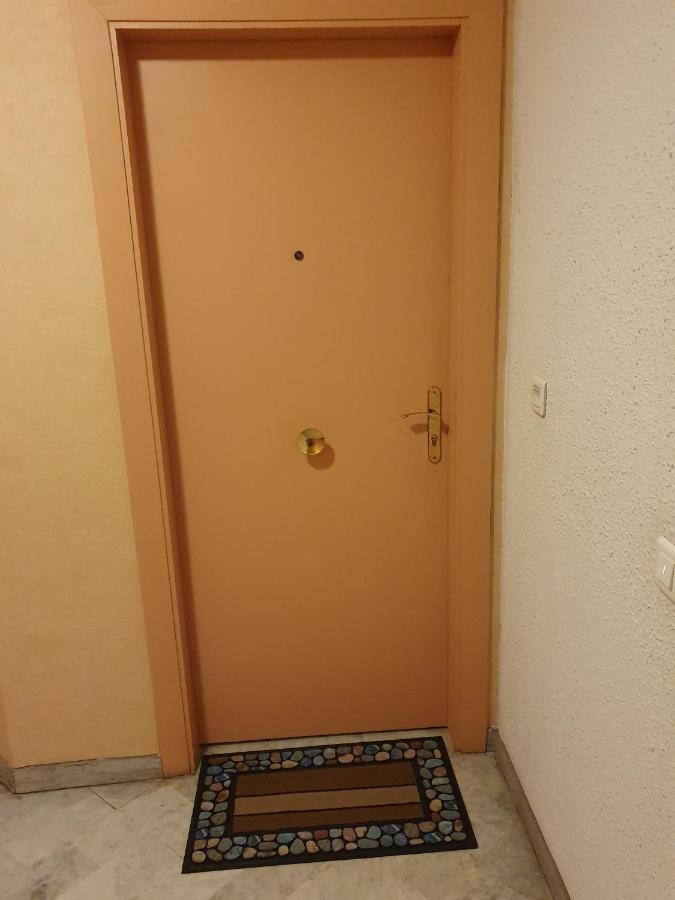 سا لُرون دو فار Superbe Appartement Plage Saint-Laurent Du Var المظهر الخارجي الصورة